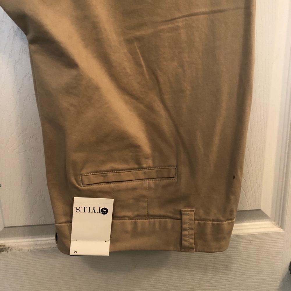 New with tags Stylus brand Khakis